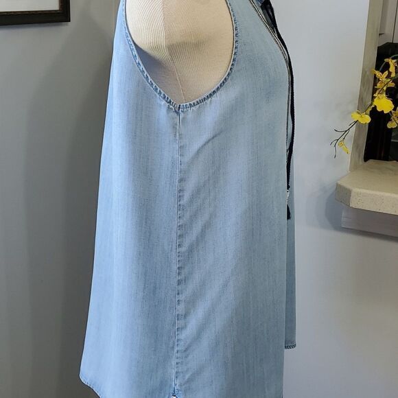 Max Jeans sleevless top. Lightweight blue, v neck with tie. Oversized small. - Picture 5 of 6